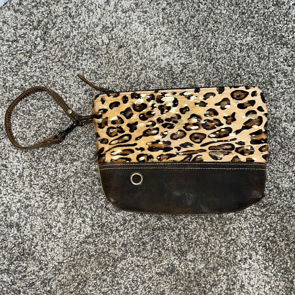 Myra cheetah makeup bag